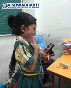 Kids enjoying mirror activity-vishwabharti-school-shahpur-ahmedabad.jpg.