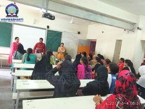 Teacher explaining lesson to students in classroom-vishwabharti-school-shahpur-ahmedabad.jpg